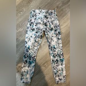 Lululemon unlimit high rise tight 25 inch, only worn one time size 8